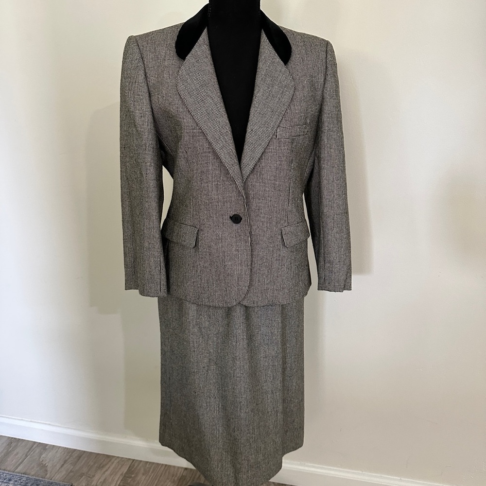 VINTAGE Evan-Picone Petites Gray Blazer and Skirt Set